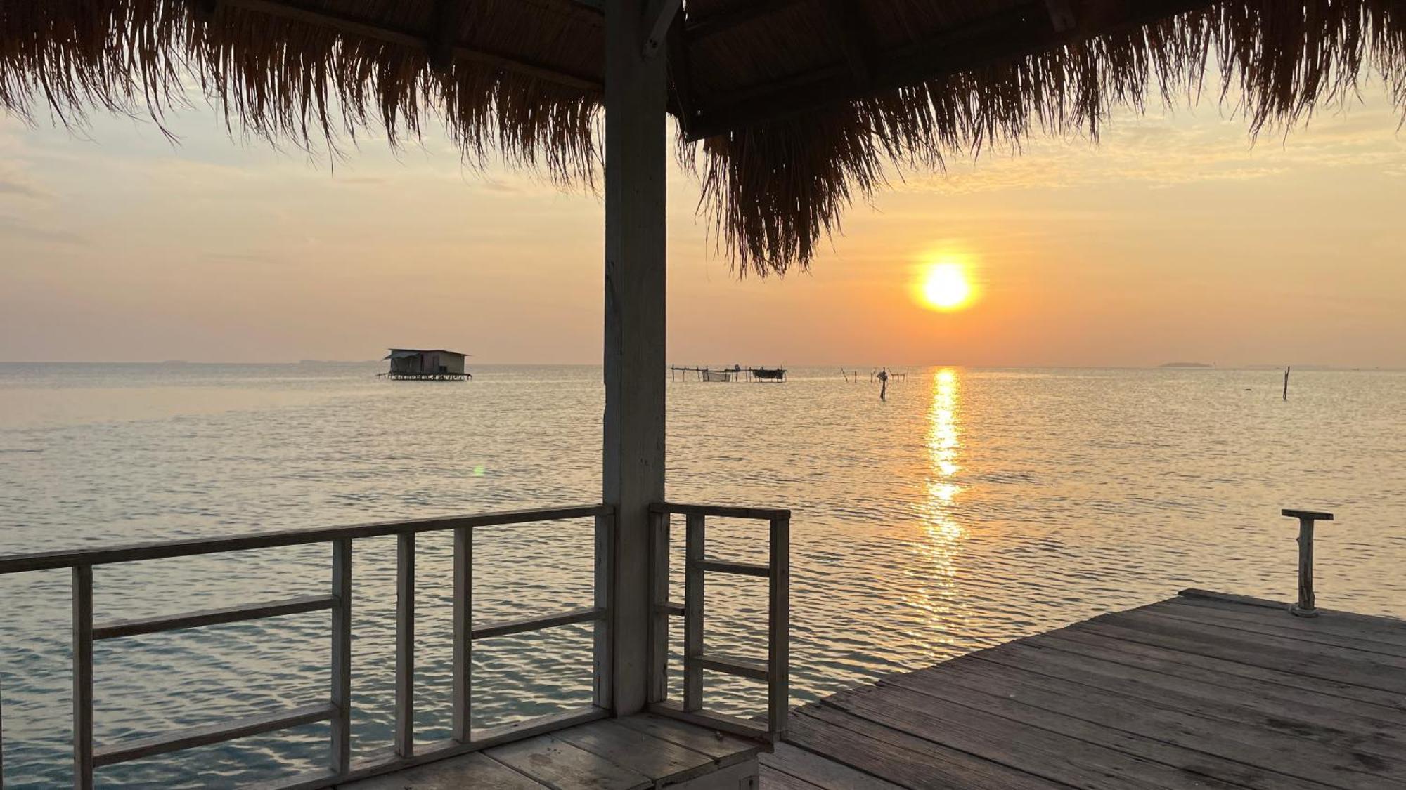 Mangrove Inn Ilhas Karimunjava Exterior foto