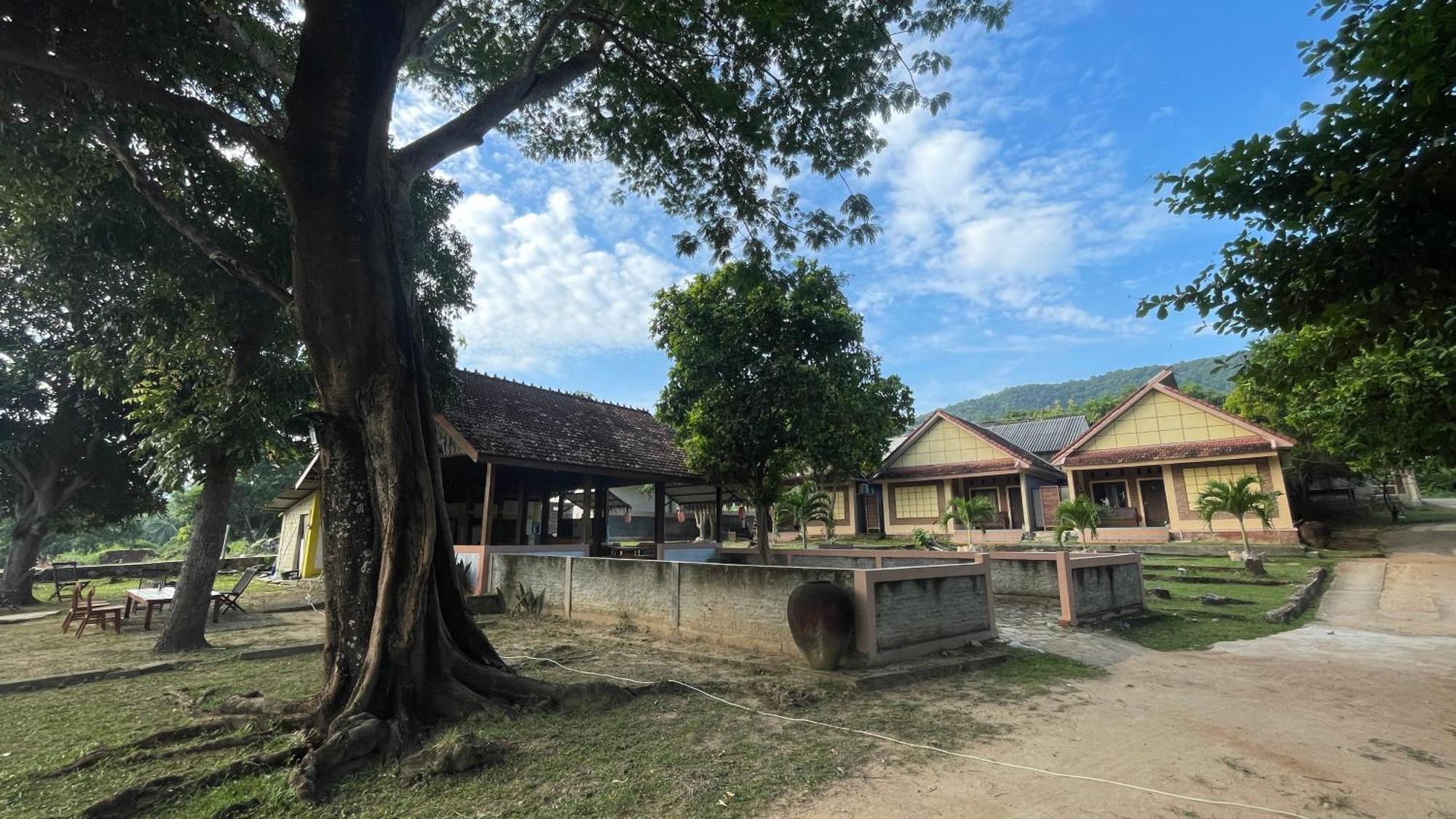 Mangrove Inn Ilhas Karimunjava Exterior foto