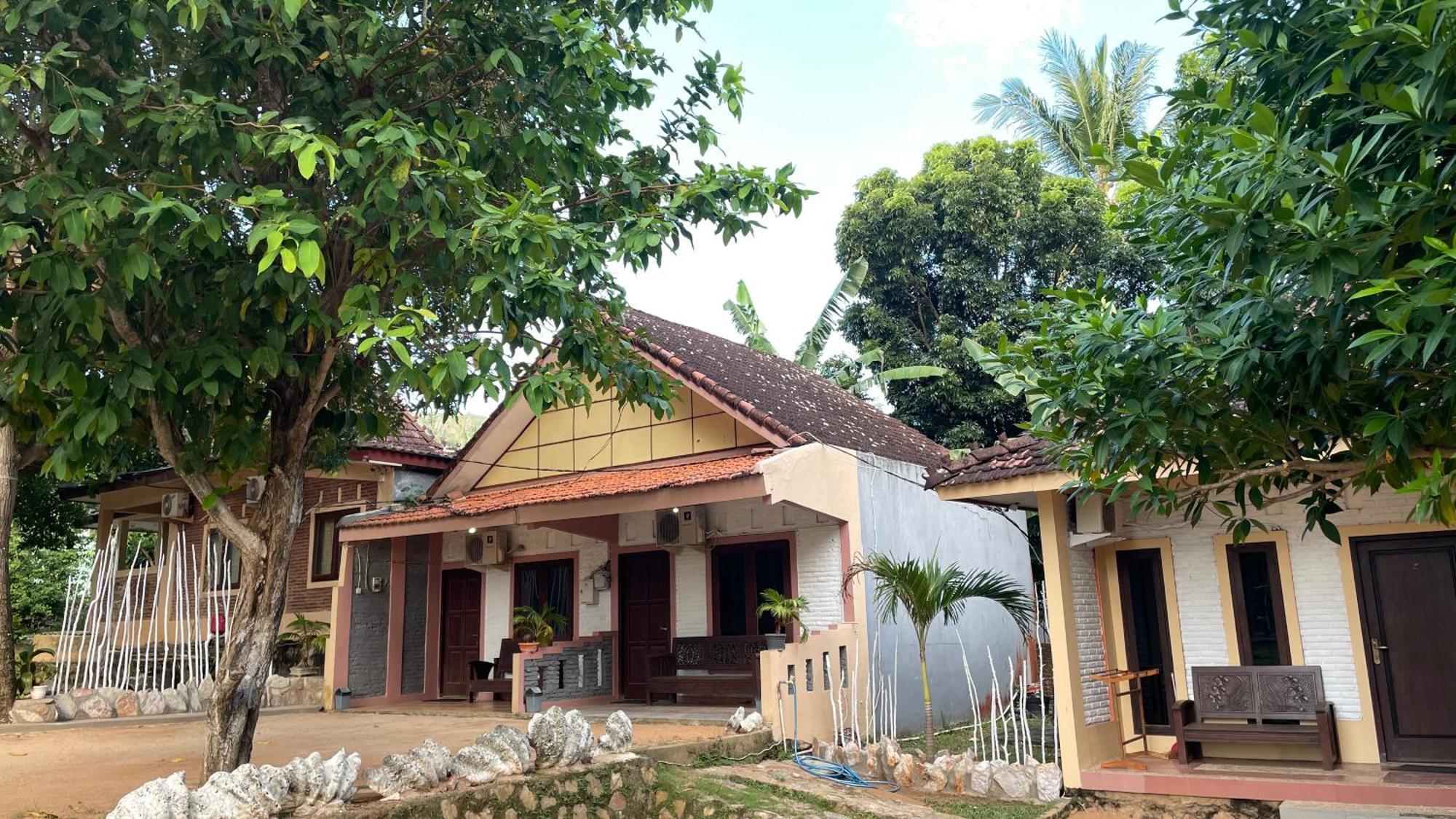 Mangrove Inn Ilhas Karimunjava Exterior foto
