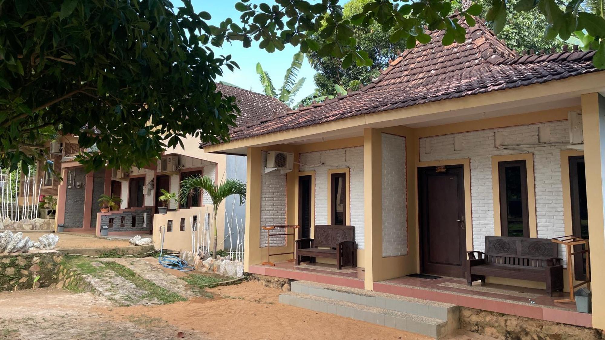 Mangrove Inn Ilhas Karimunjava Exterior foto