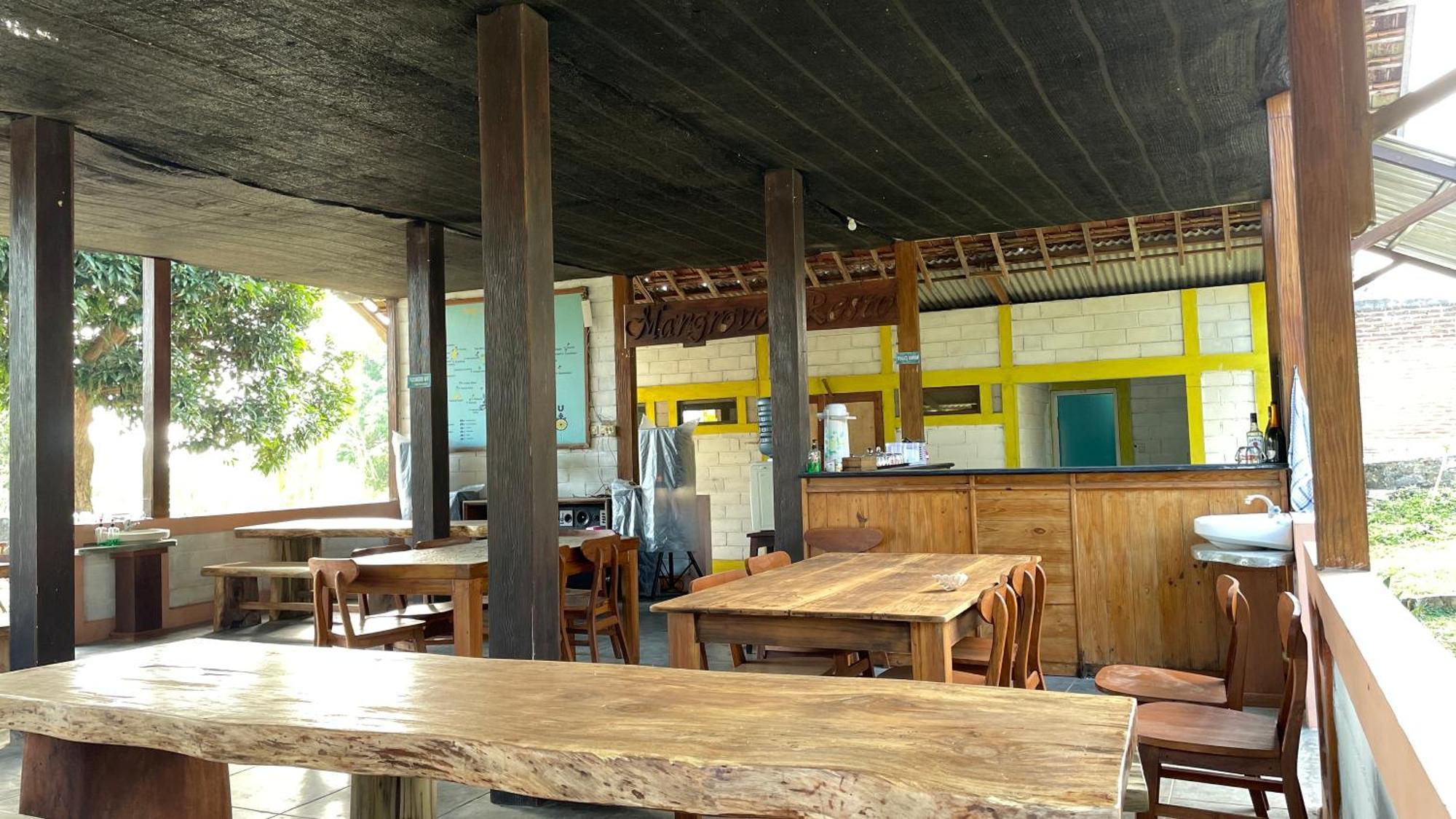 Mangrove Inn Ilhas Karimunjava Exterior foto