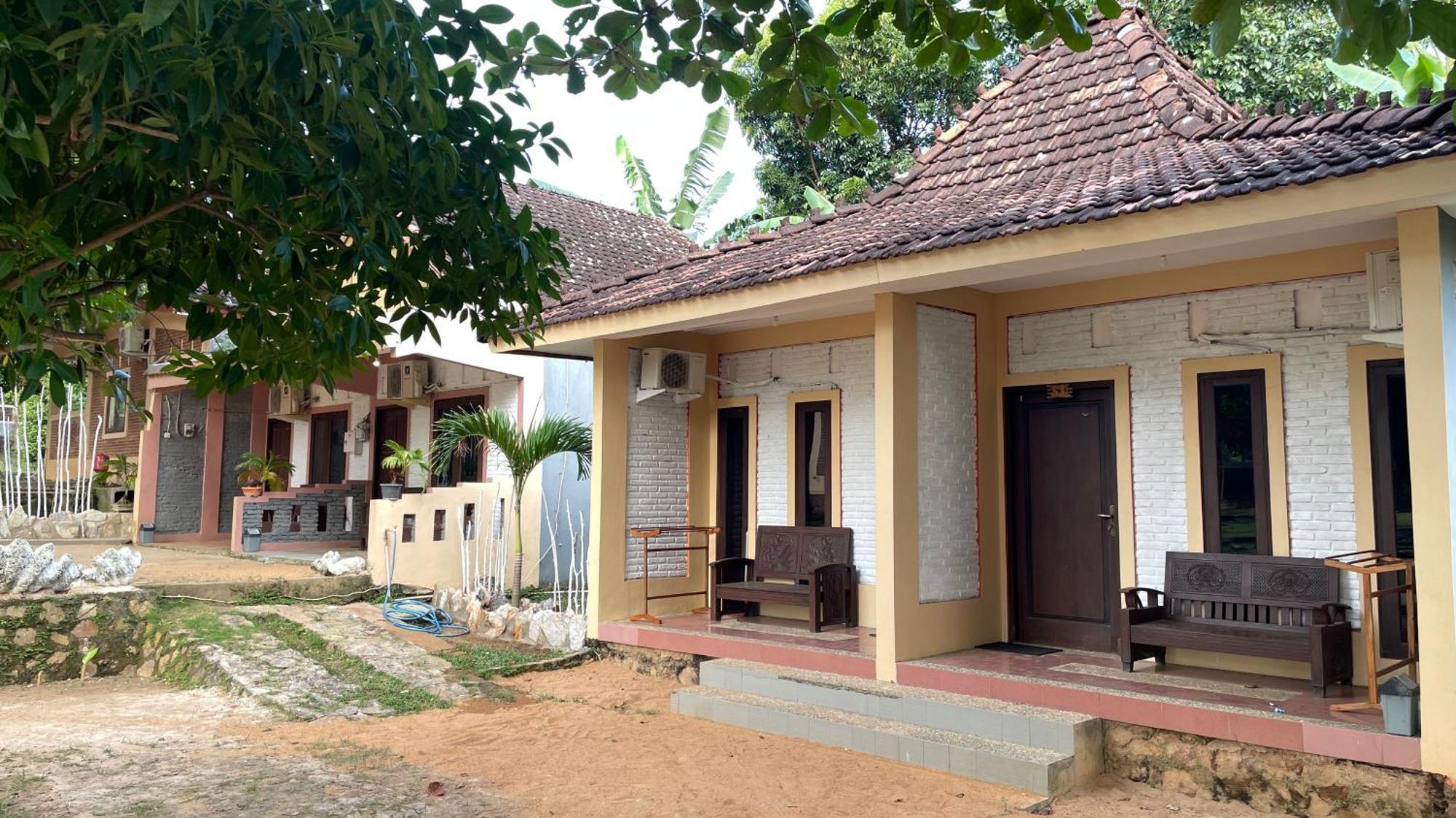 Mangrove Inn Ilhas Karimunjava Exterior foto