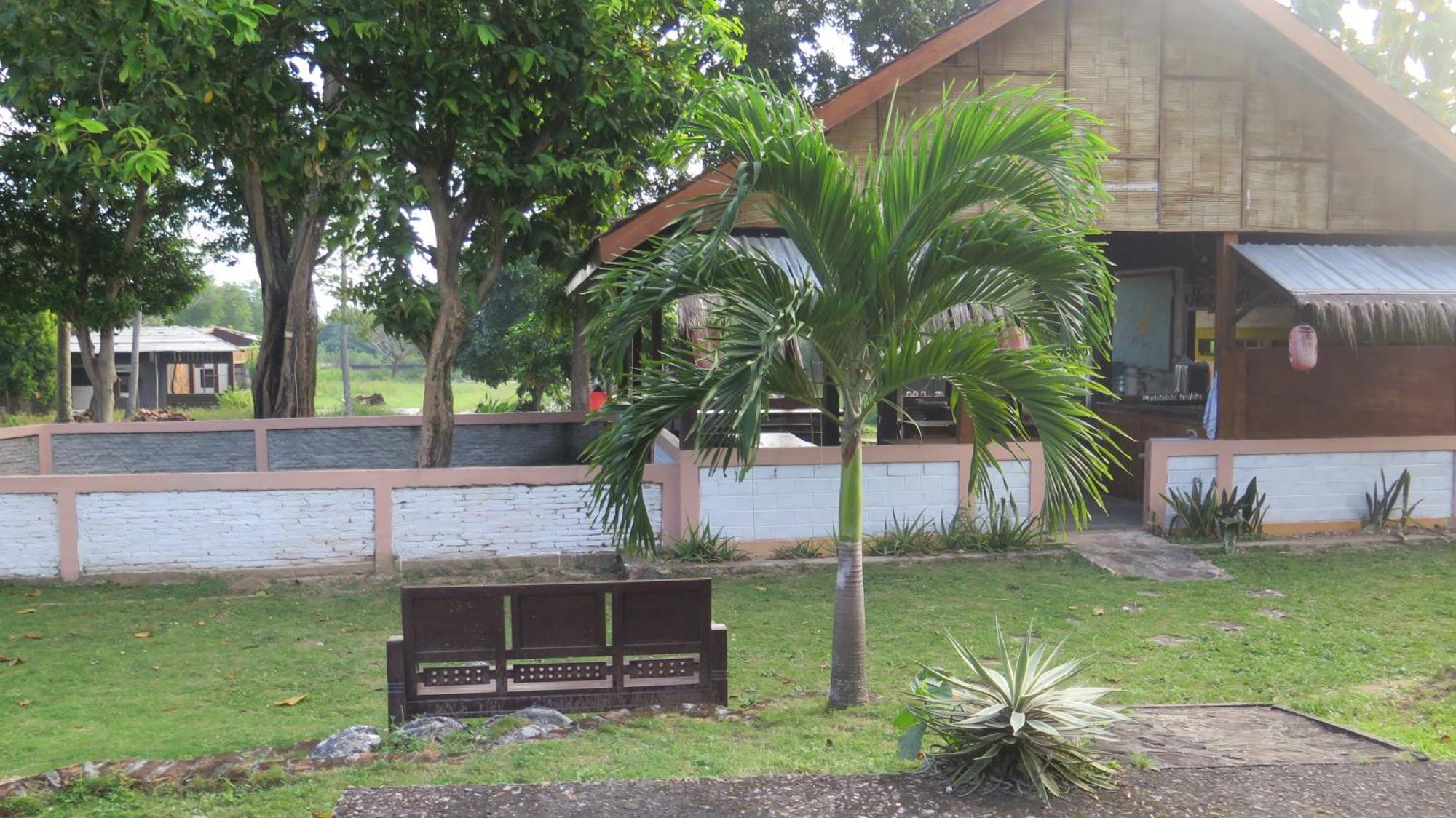 Mangrove Inn Ilhas Karimunjava Exterior foto