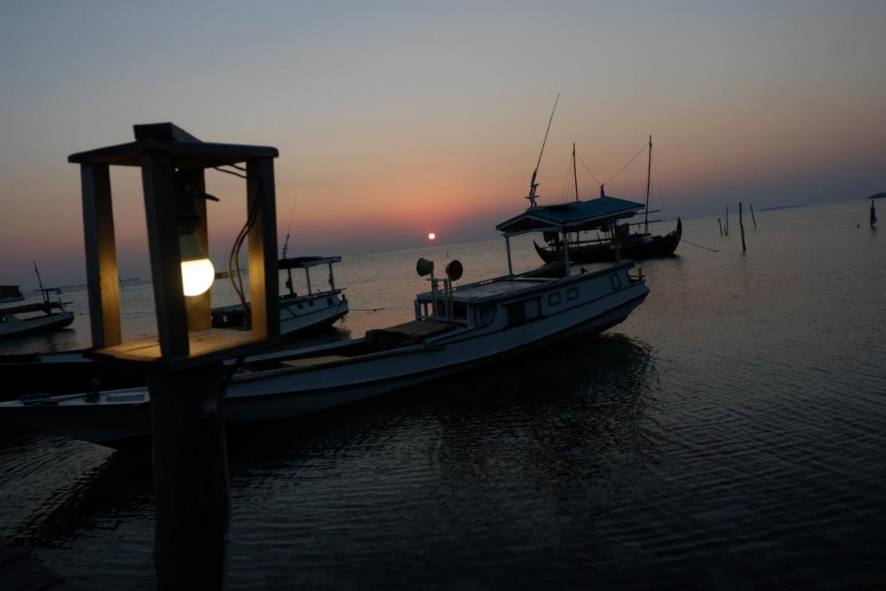 Mangrove Inn Ilhas Karimunjava Exterior foto