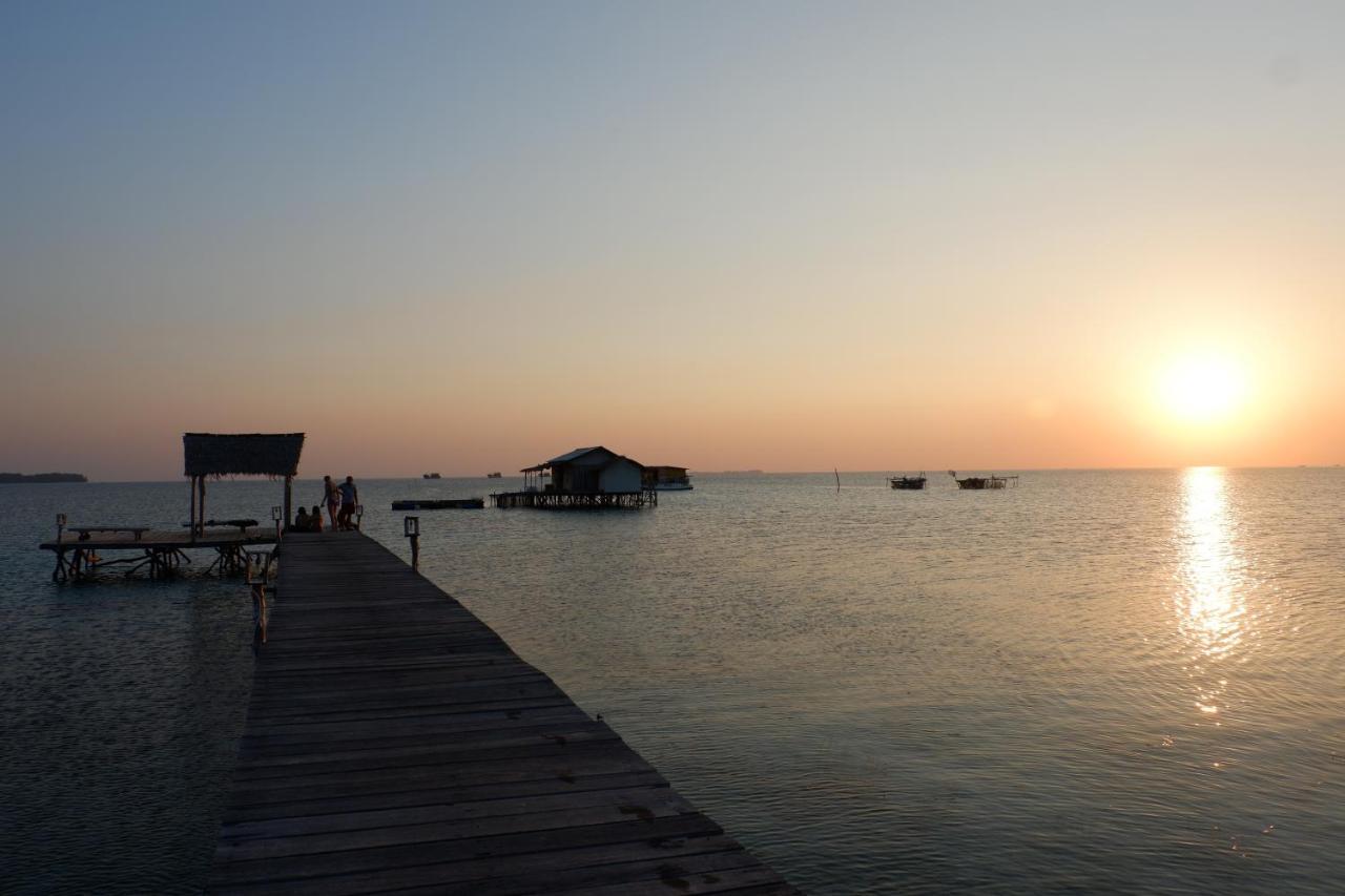 Mangrove Inn Ilhas Karimunjava Exterior foto