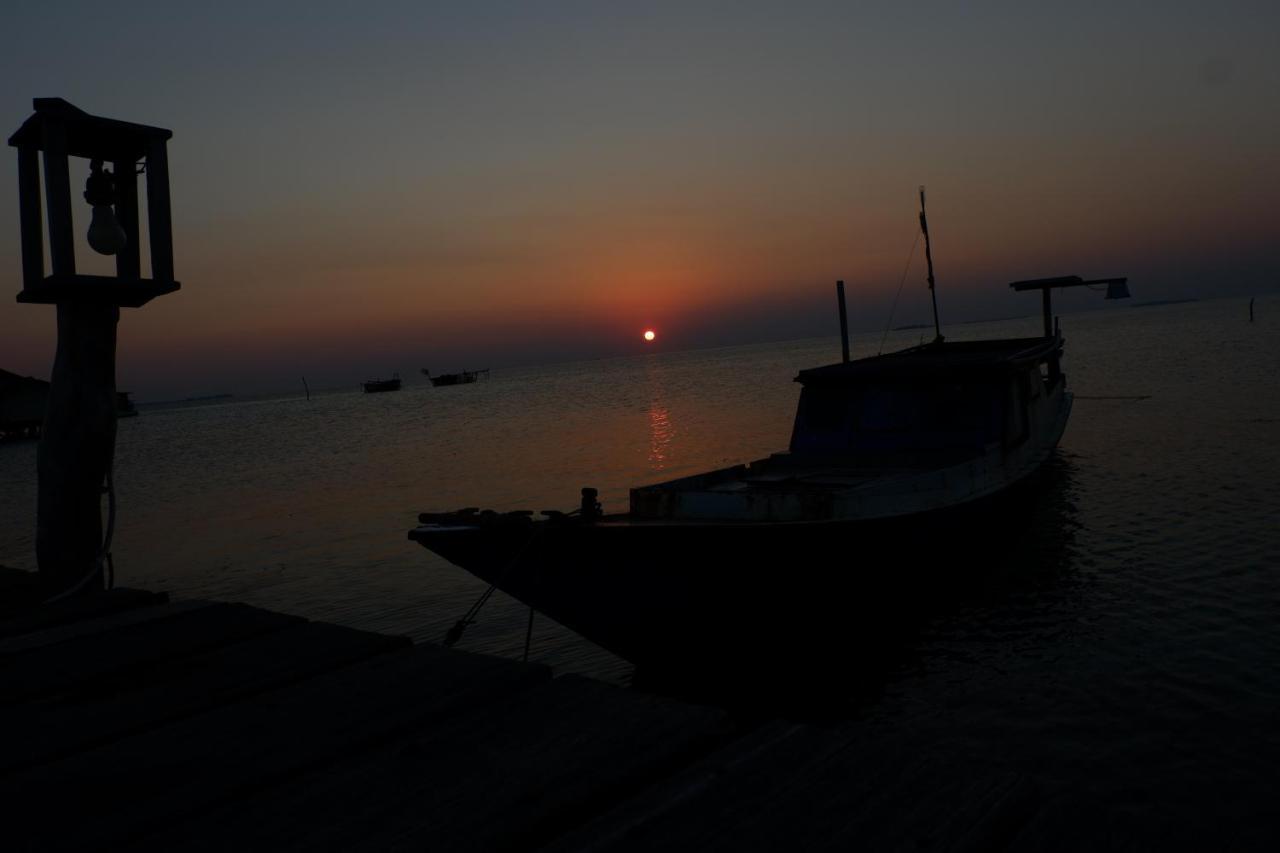 Mangrove Inn Ilhas Karimunjava Exterior foto
