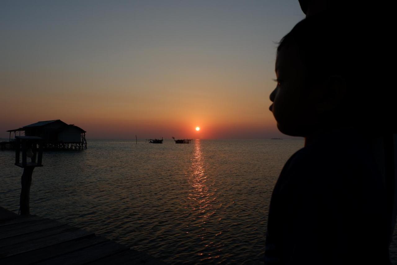 Mangrove Inn Ilhas Karimunjava Exterior foto
